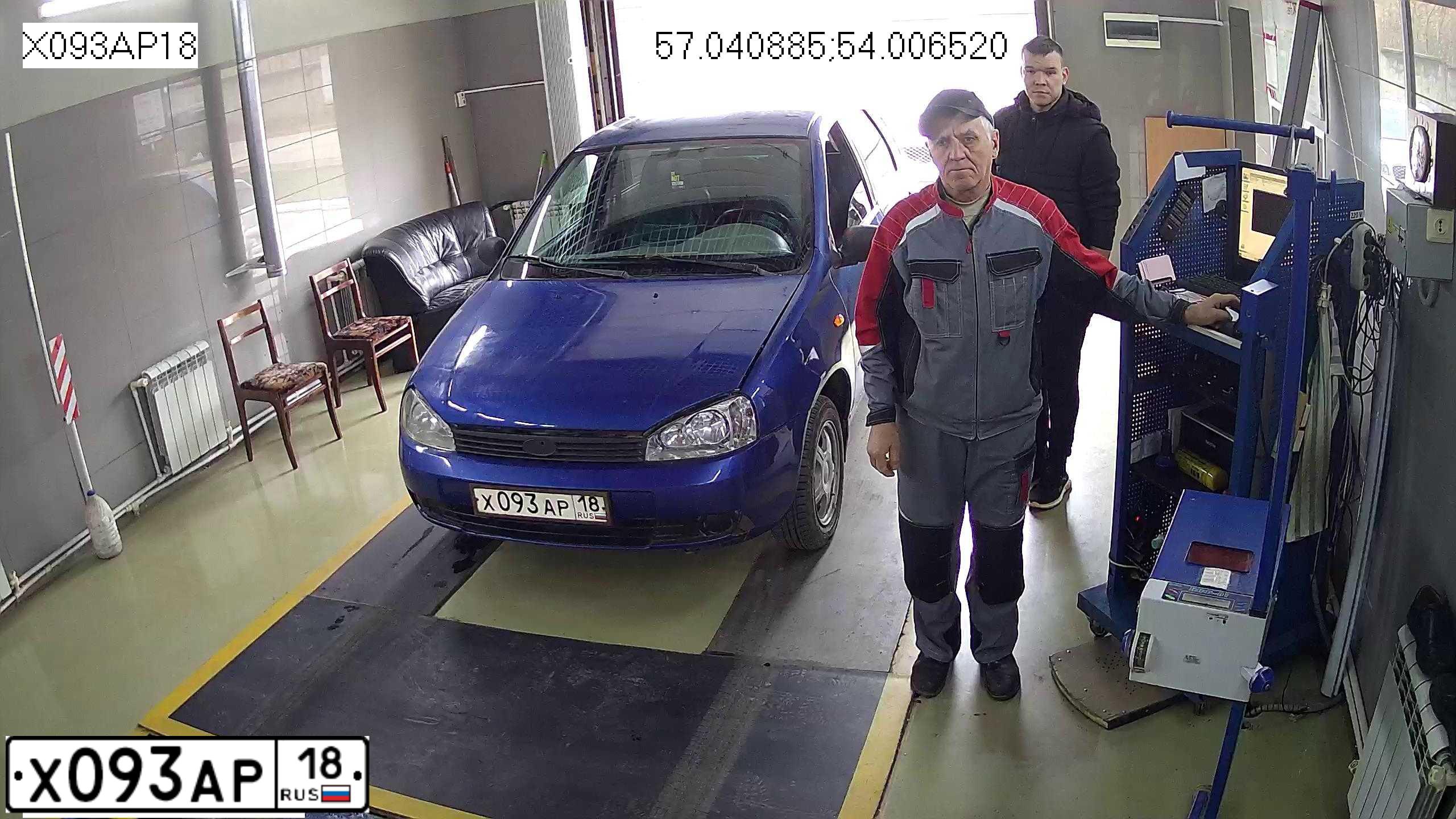 Фото автомобиля LADA 1119 KALINA, 2008 — госномер Х093АР18. Цвет: ЯРКО-СИНИЙ