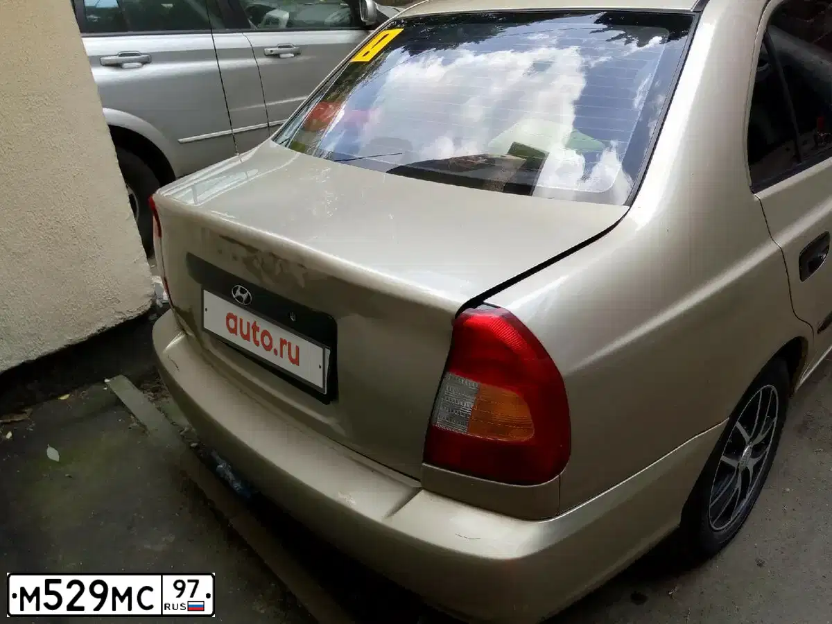 Фото автомобиля HYUNDAI ACCENT, 2003 — госномер Н907РВ193. Цвет: Коричневый