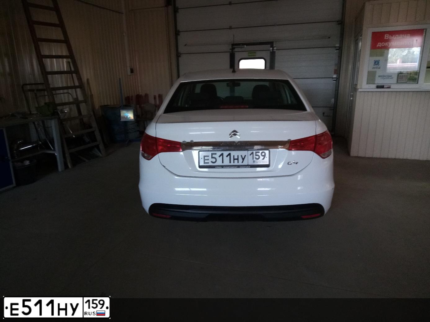 Фото автомобиля CITROEN C4, 2013 — госномер Е511НУ159. Цвет: Белый