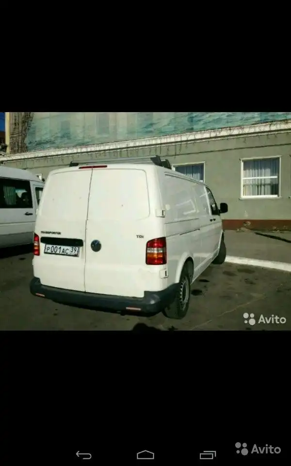 Фото автомобиля VOLKSWAGEN TRANSPORTER, 2008 — госномер Р001АС39. Цвет: Белый