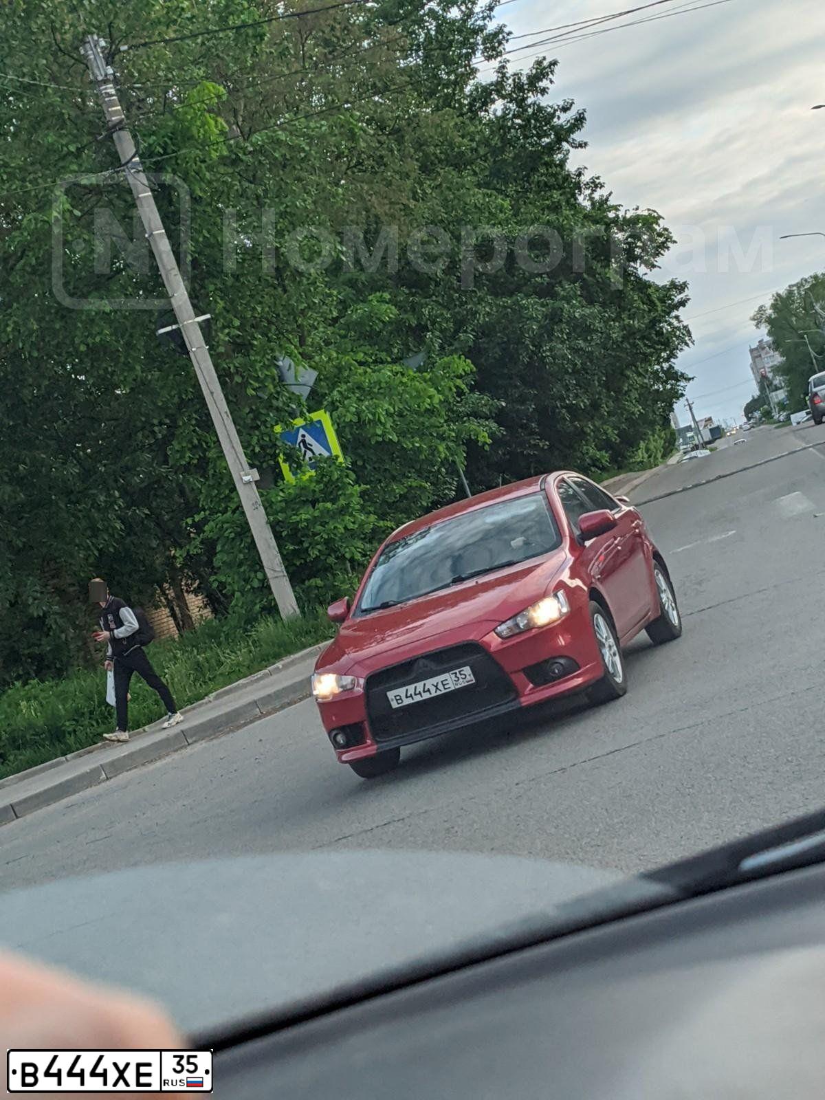 Фото автомобиля SKODA OCTAVIA, 2010 — госномер В444ХЕ35. Цвет: СЕРЕБРИСТЫЙ