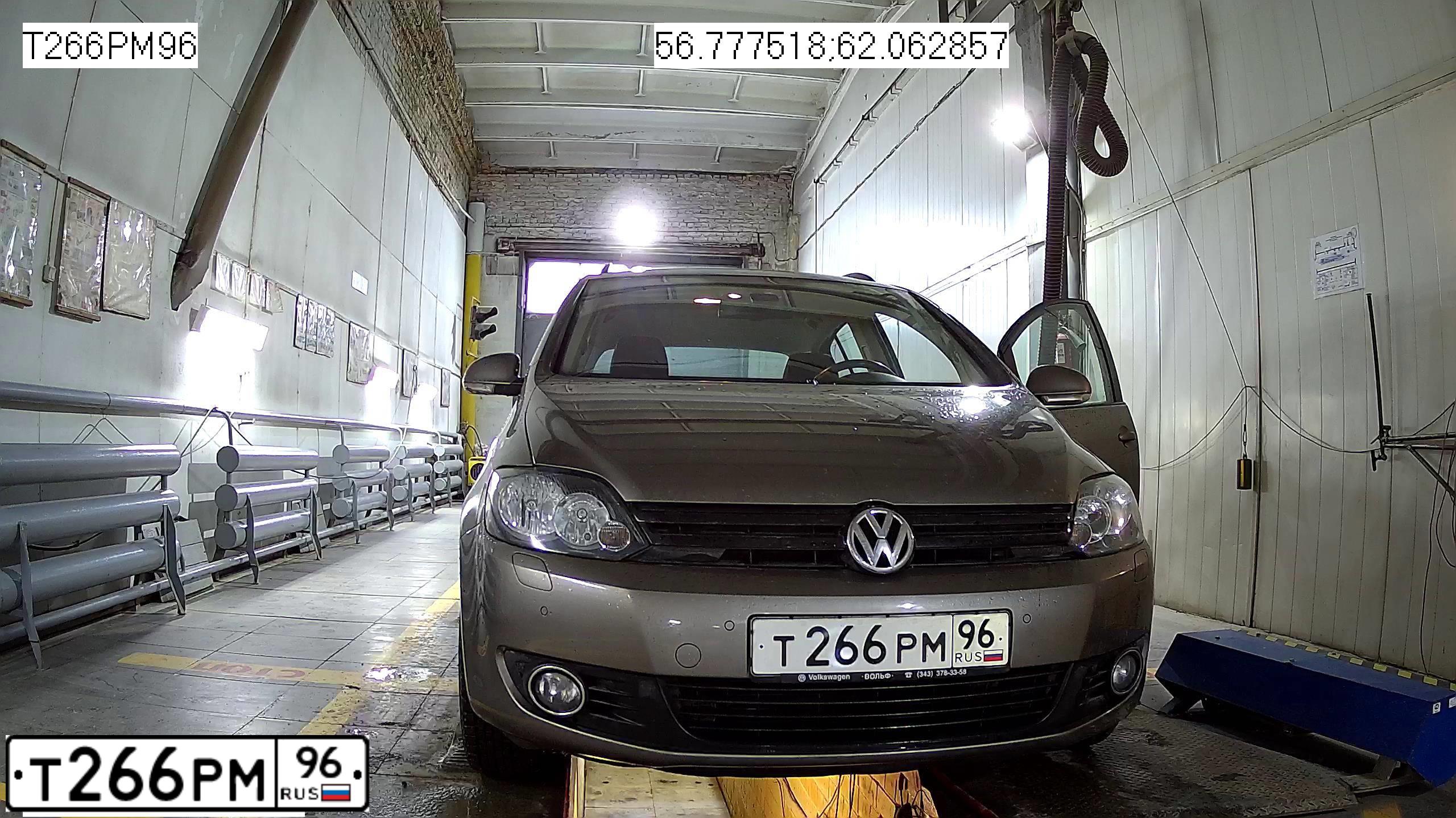 Фото автомобиля VOLKSWAGEN GOLF PLUS, 2011 — госномер Т266РМ96. Цвет: СЕРО-КОРИЧНЕВЫЙ