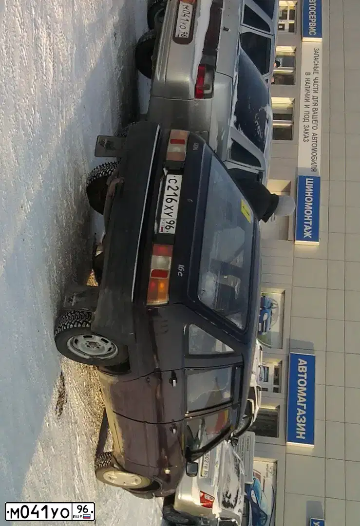 Фото автомобиля LADA 2110 LADA, 2006 — госномер М041УО96. Цвет: СЕРО-БЕЖЕВЫЙ
