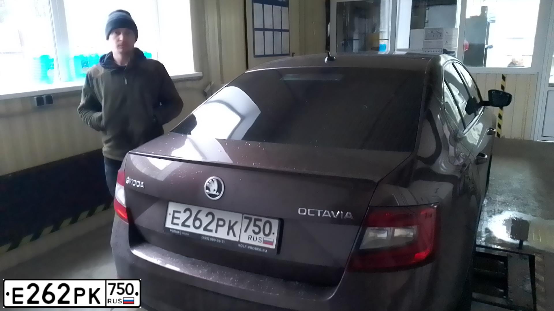 Фото автомобиля SKODA OCTAVIA, 2017 — госномер А987ХС790. Цвет: Коричневый