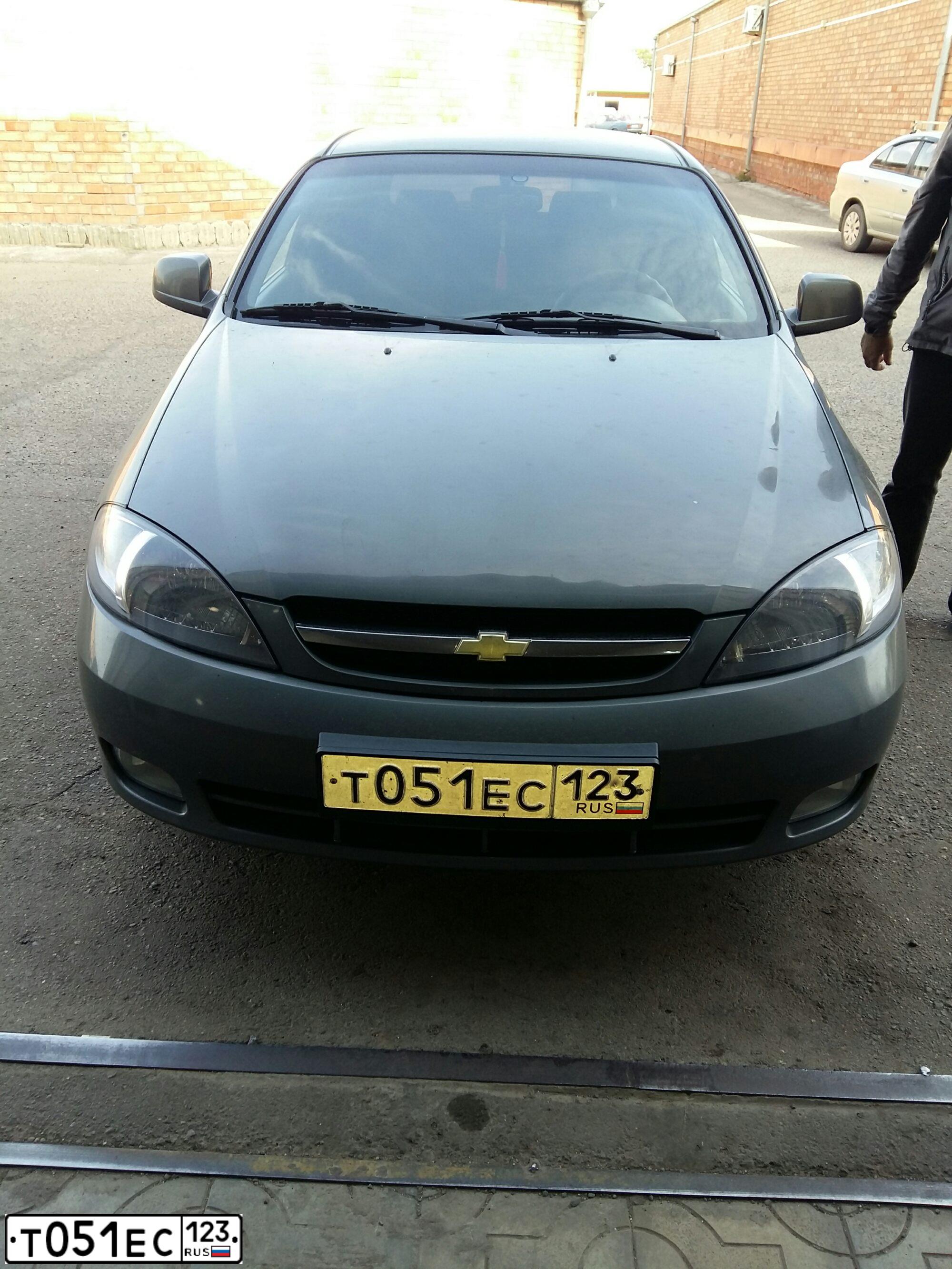 Фото автомобиля CHEVROLET LACETTI, 2010 — госномер Т051ЕС123. Цвет: СЕРЫЙ