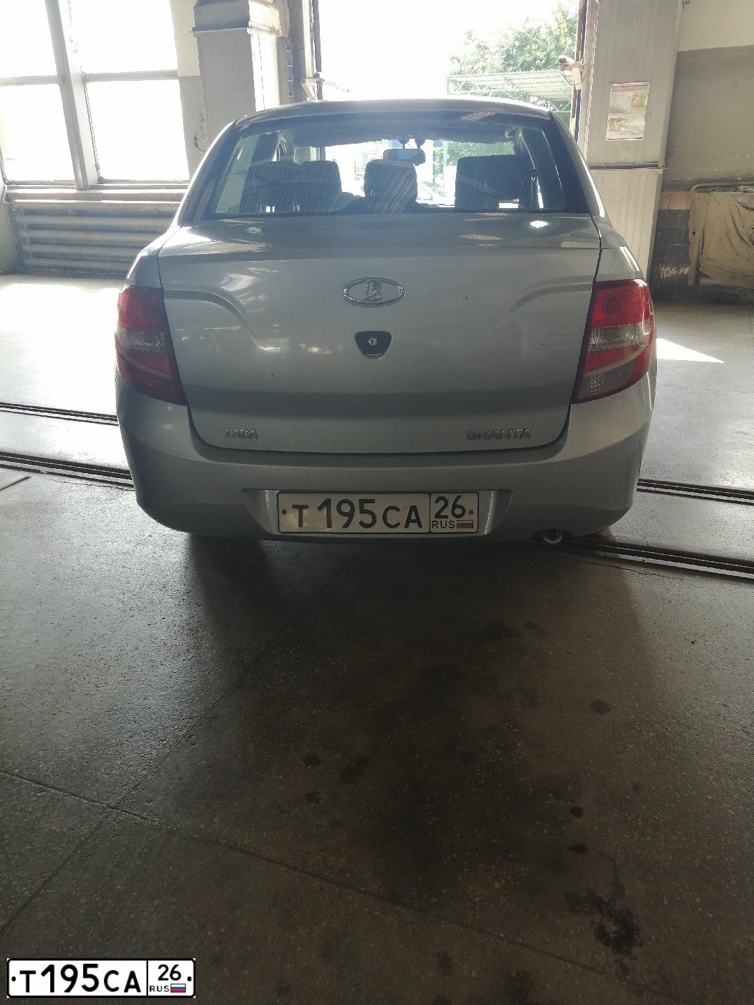 Фото автомобиля LADA 2190 GRANTA, 2013 — госномер Т195СА26. Цвет: голубой