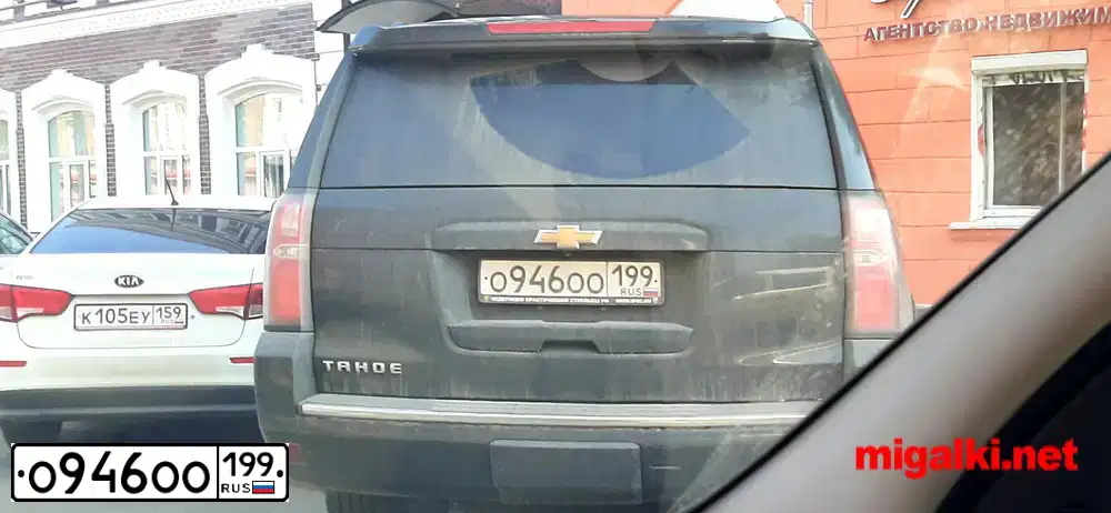 Фото автомобиля CADILLAC ESCALADE, 2010 — госномер О678КН31. Цвет: ЧЕРНЫЙ