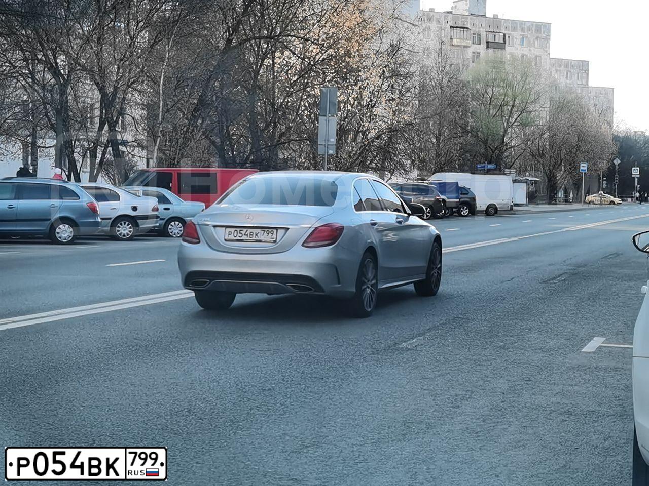 Фото автомобиля MERCEDES C-KLASSE, 2014 — госномер Р054ВК799. Цвет: СЕРЕБРИСТЫЙ