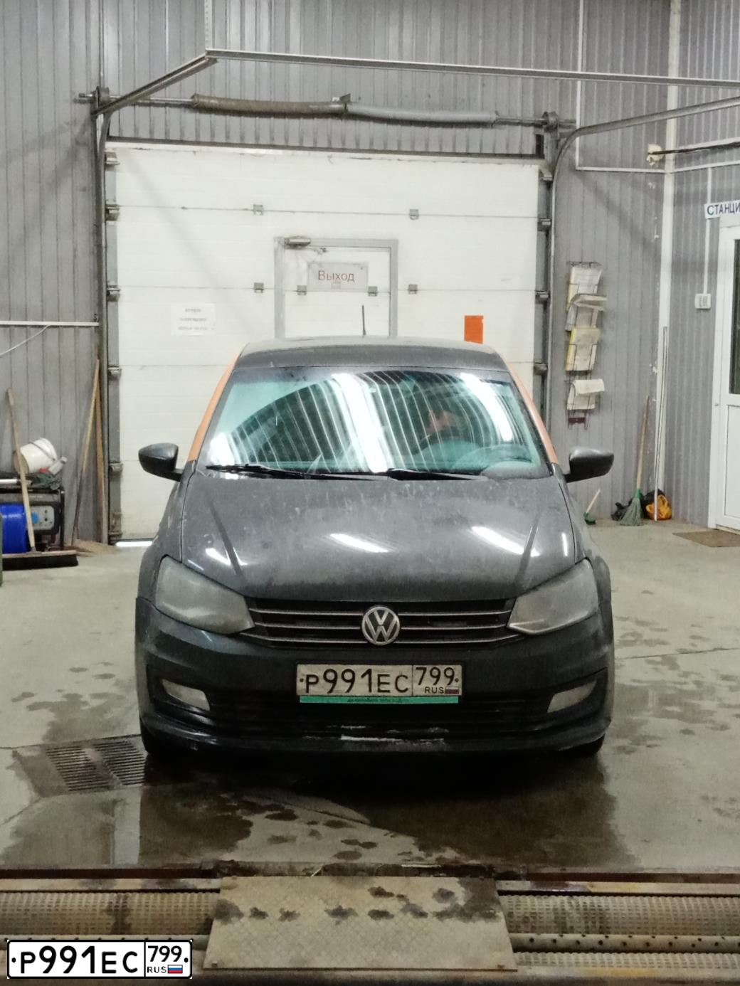 Фото автомобиля VOLKSWAGEN POLO, 2018 — госномер Р991ЕС799. Цвет: Серый