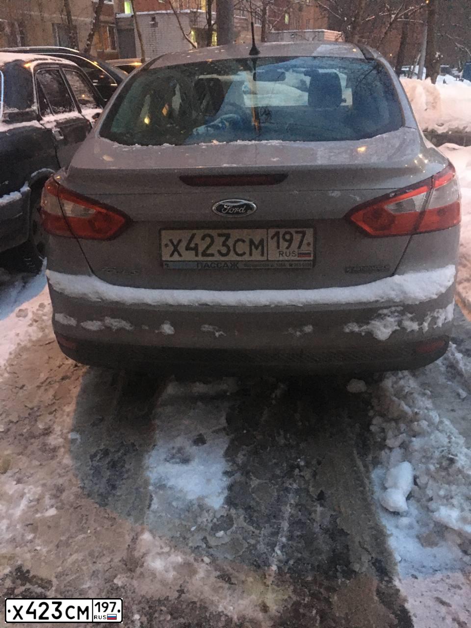 Фото автомобиля FORD FOCUS, 2011 — госномер Х423СМ197. Цвет: СЕРО-ГОЛУБОЙ