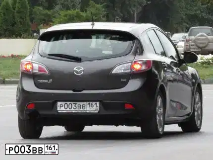 Фото автомобиля MAZDA 3, 2010 — госномер Р003ВВ161. Цвет: ТЕМНО-СЕРЫЙ