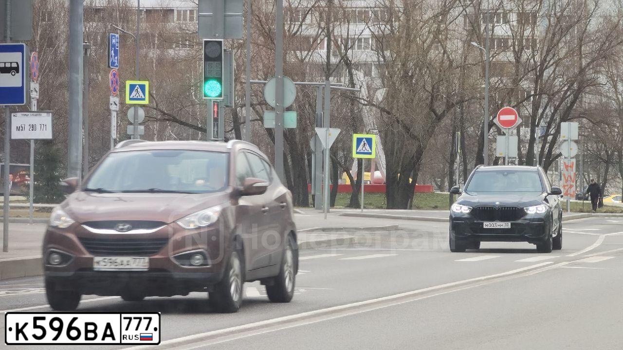 Фото автомобиля HYUNDAI IX35, 2014 — госномер Т494МХ799. Цвет: Коричневый