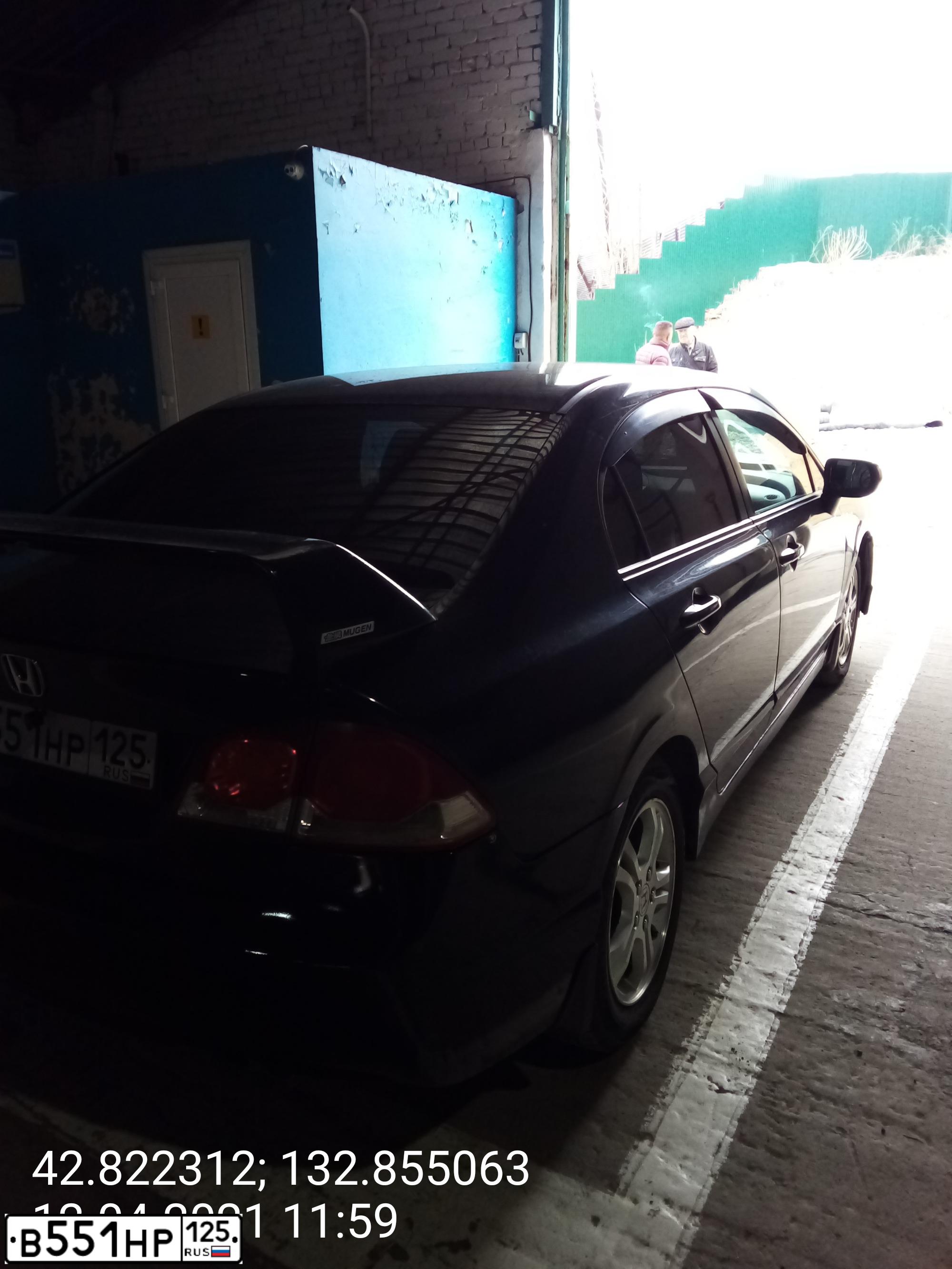 Фото автомобиля HONDA CIVIC, 2010 — госномер В551НР125. Цвет: ЧЕРНЫЙ