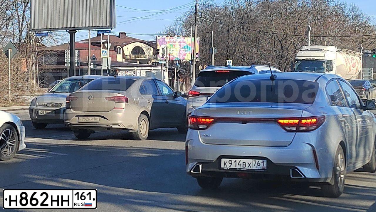 Фото автомобиля HYUNDAI SOLARIS, 2012 — госномер Н862НН61. Цвет: СЕРО-ГОЛУБОЙ