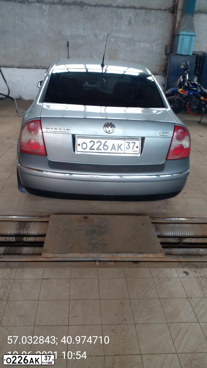 Фото автомобиля VOLKSWAGEN PASSAT, 2004 — госномер О226АК37. Цвет: СЕРЫЙ
