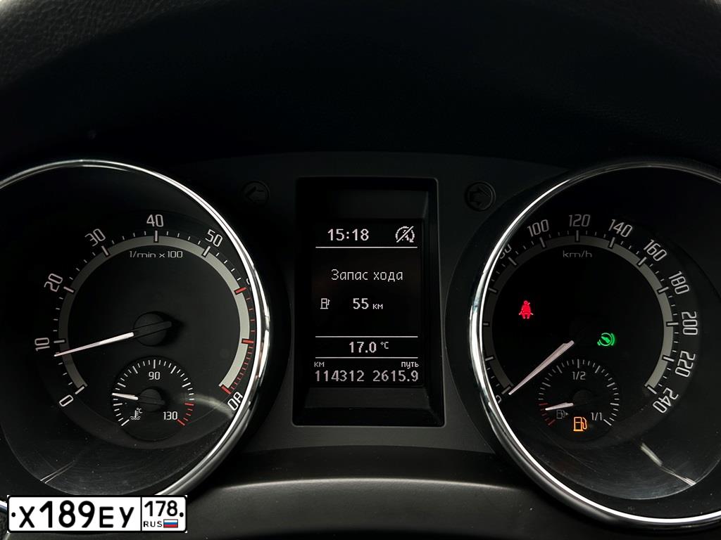 Фото автомобиля SKODA YETI, 2017 — госномер Х189ЕУ178. Цвет: БЕЛЫЙ