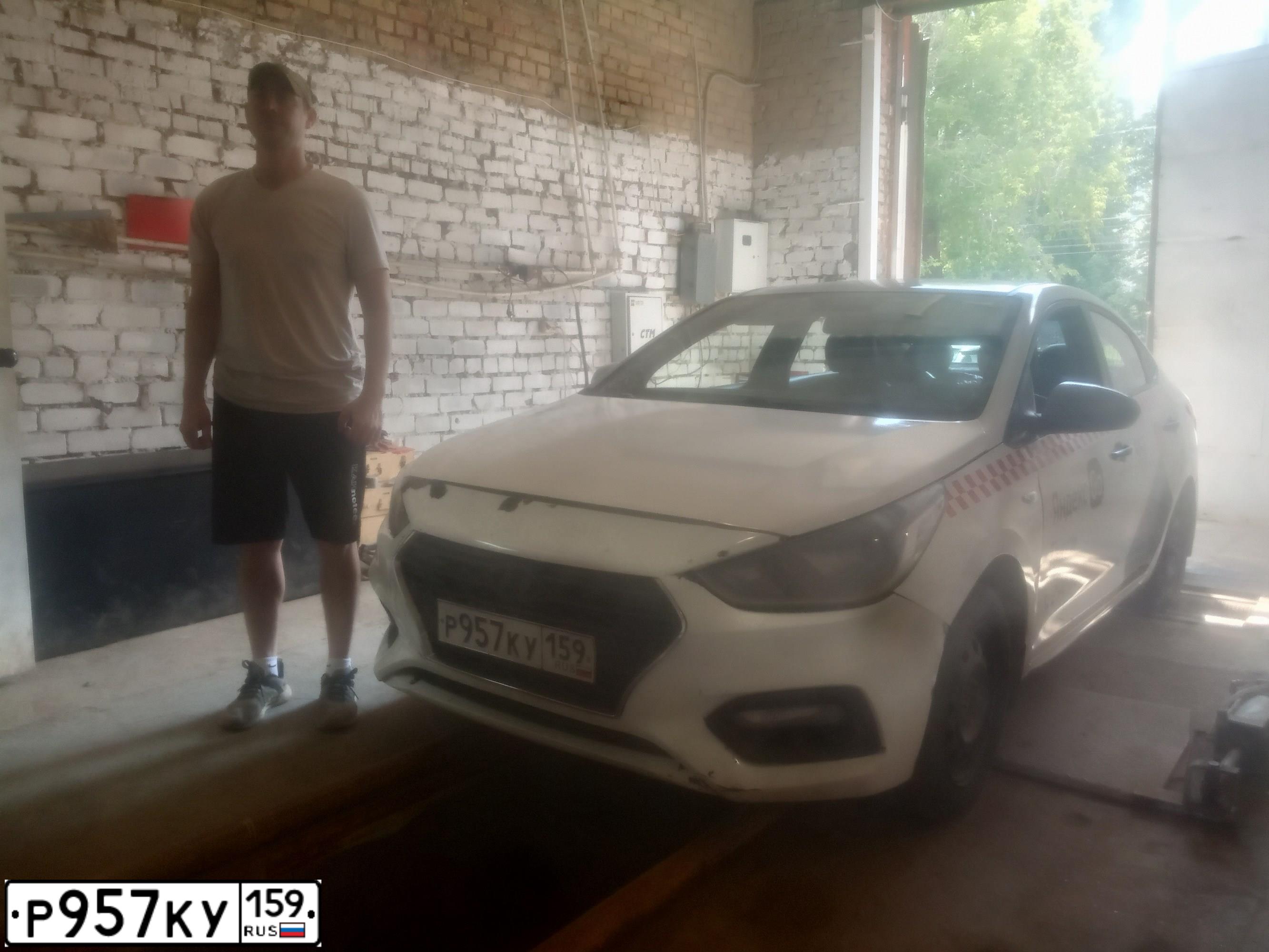 Фото автомобиля HYUNDAI SOLARIS, 2018 — госномер Р957КУ159. Цвет: Серый