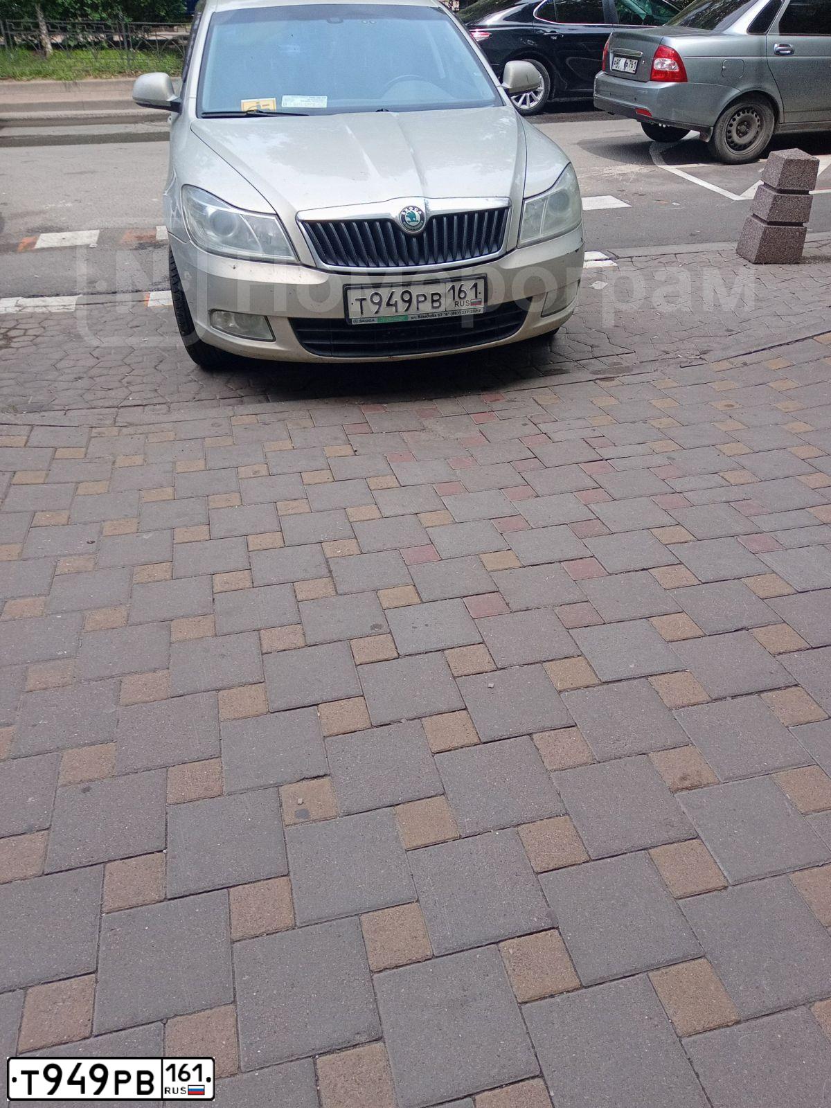 Фото автомобиля SKODA OCTAVIA, 2012 — госномер Т949РВ161. Цвет: СЕРЕБРИСТО-ЖЕЛТЫЙ