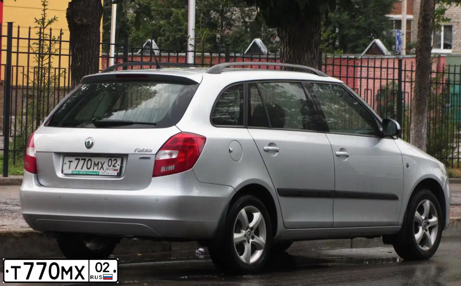 Фото автомобиля SKODA FABIA, 2012 — госномер Р814УА102. Цвет: СЕРЕБРИСТЫЙ