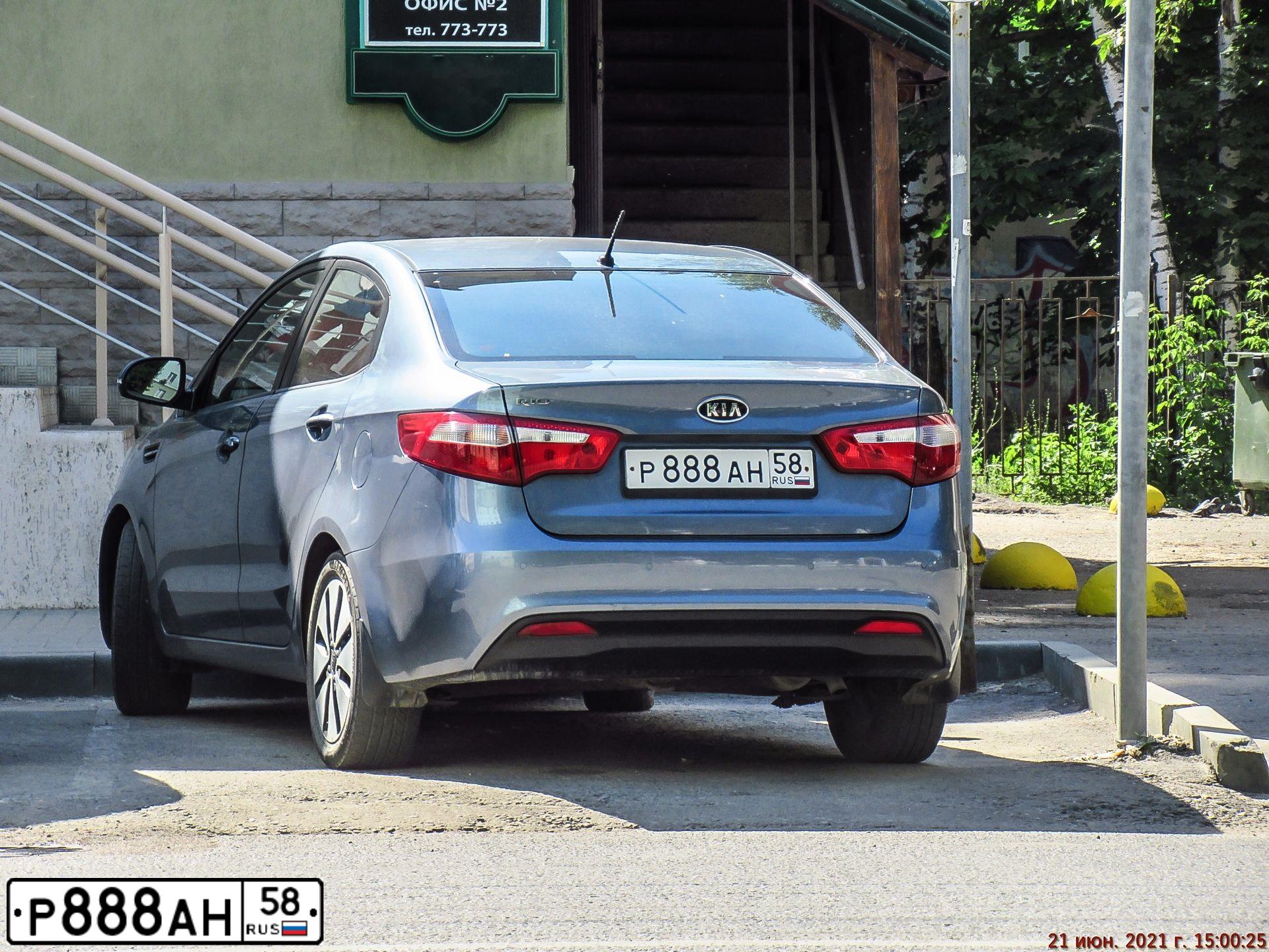 Фото автомобиля LADA LARGUS, 2013 — госномер Р888АН58. Цвет: СЕРО-БЕЖЕВЫЙ