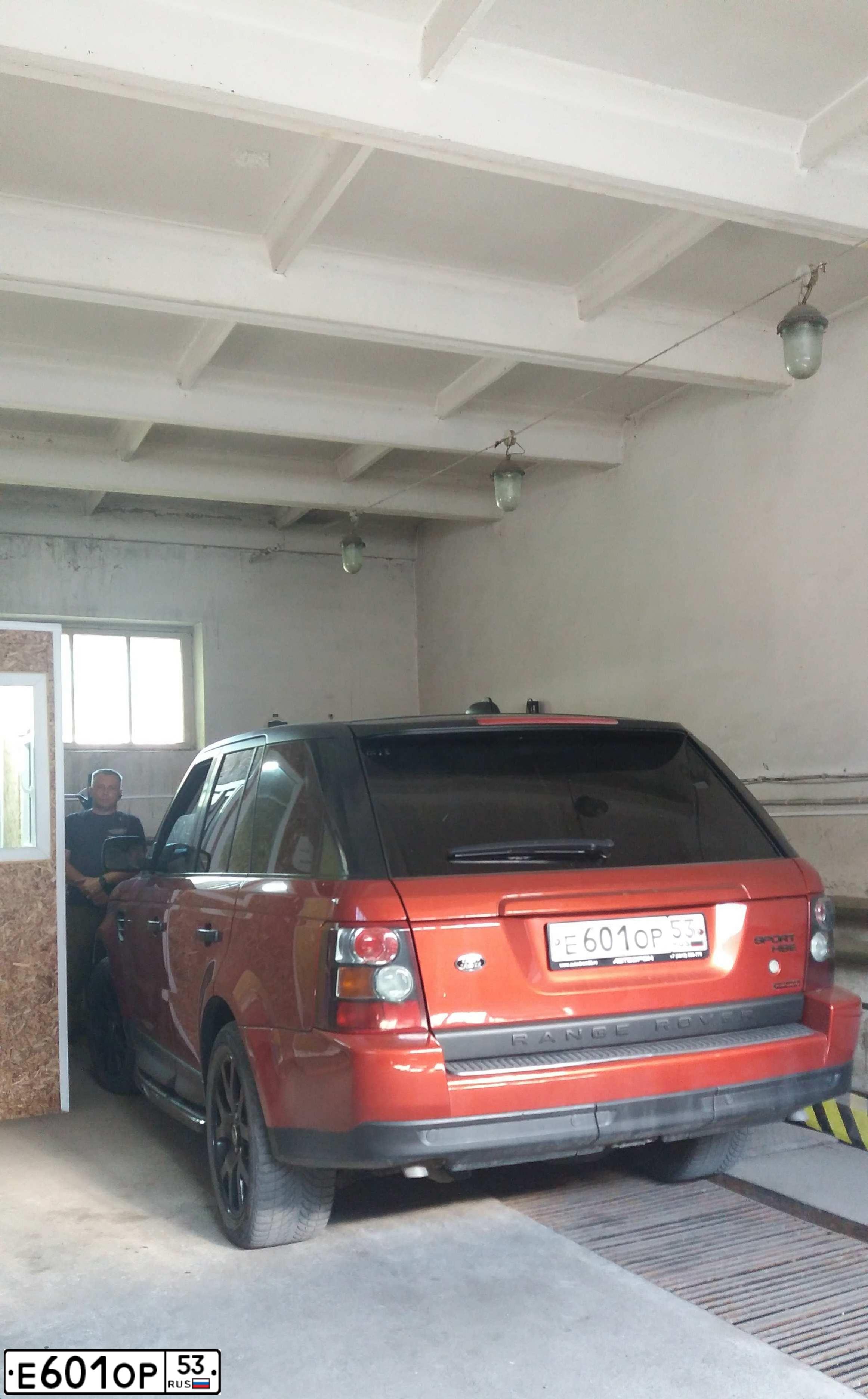 Фото автомобиля LAND ROVER RANGE ROVER, 2007 — госномер У901СЕ43. Цвет: КРАСНЫЙ ЧЕРНЫЙ