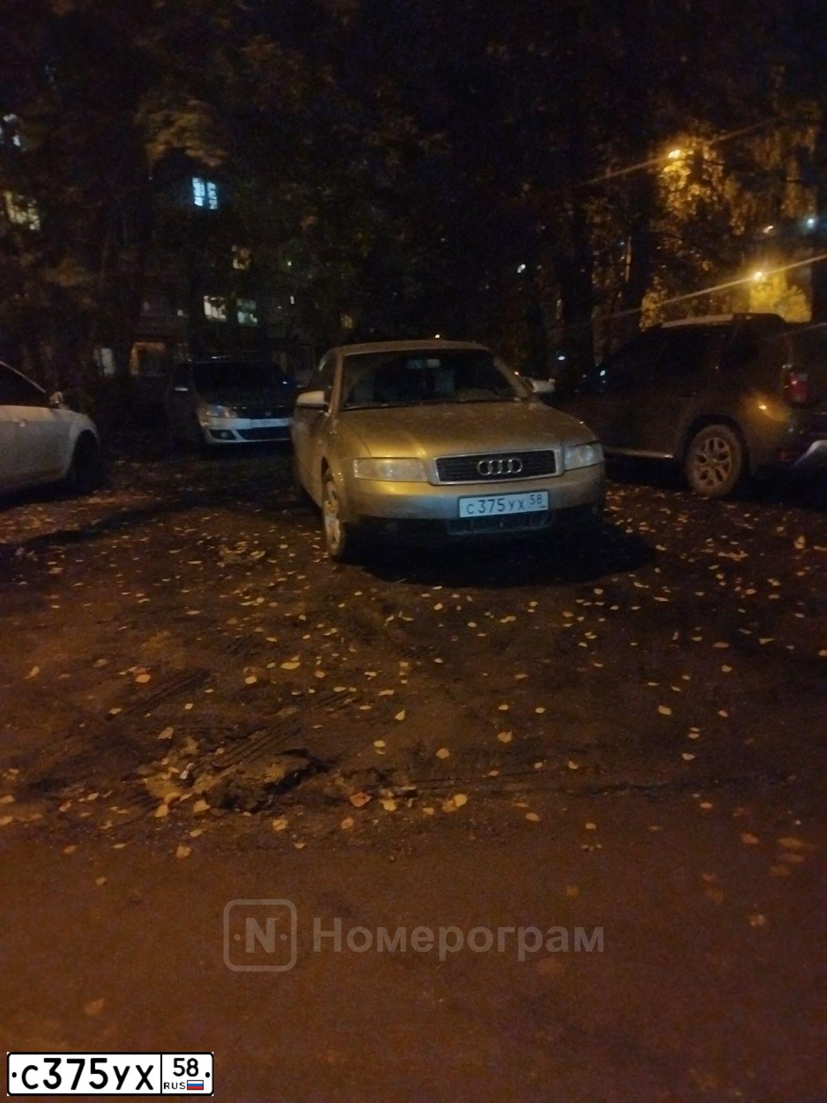 Фото автомобиля AUDI A4, 2003 — госномер А882СМ156. Цвет: СЕРЫЙ