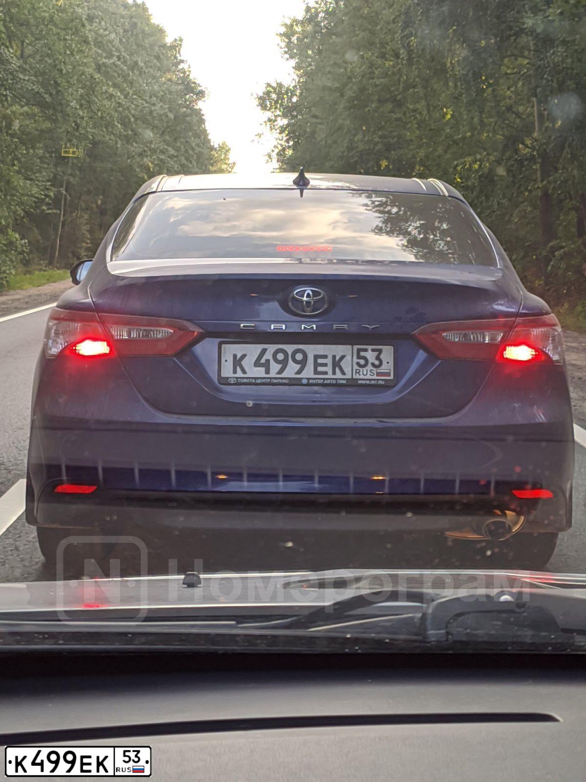 Фото автомобиля TOYOTA CAMRY, 2021 — госномер К499ЕК53. Цвет: синий