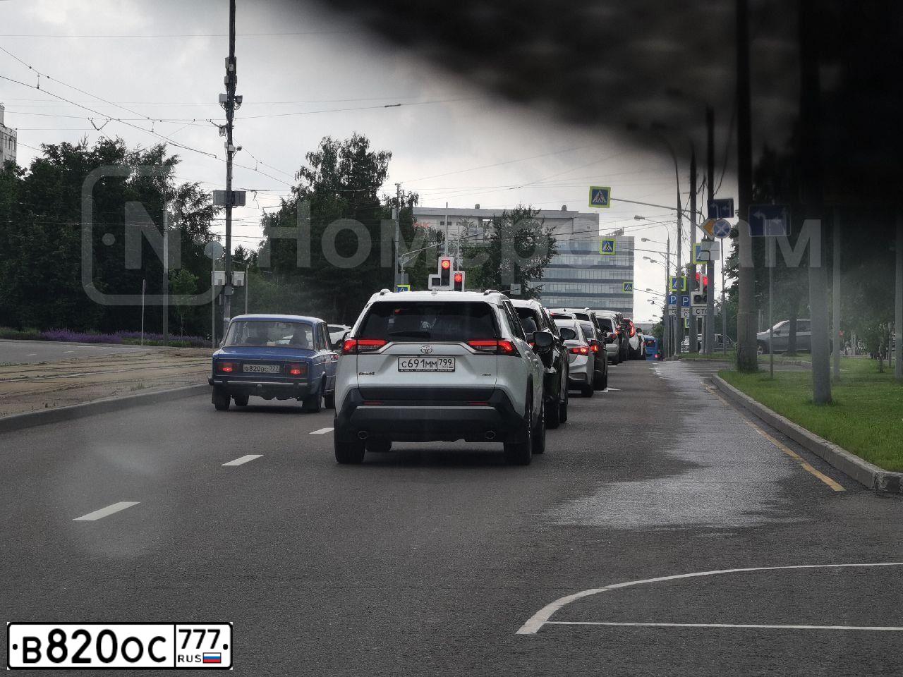 Фото автомобиля HYUNDAI ХЕНДЭ IX 35, 2015 — госномер В820ОС777. Цвет: СЕРЕБРИСТЫЙ