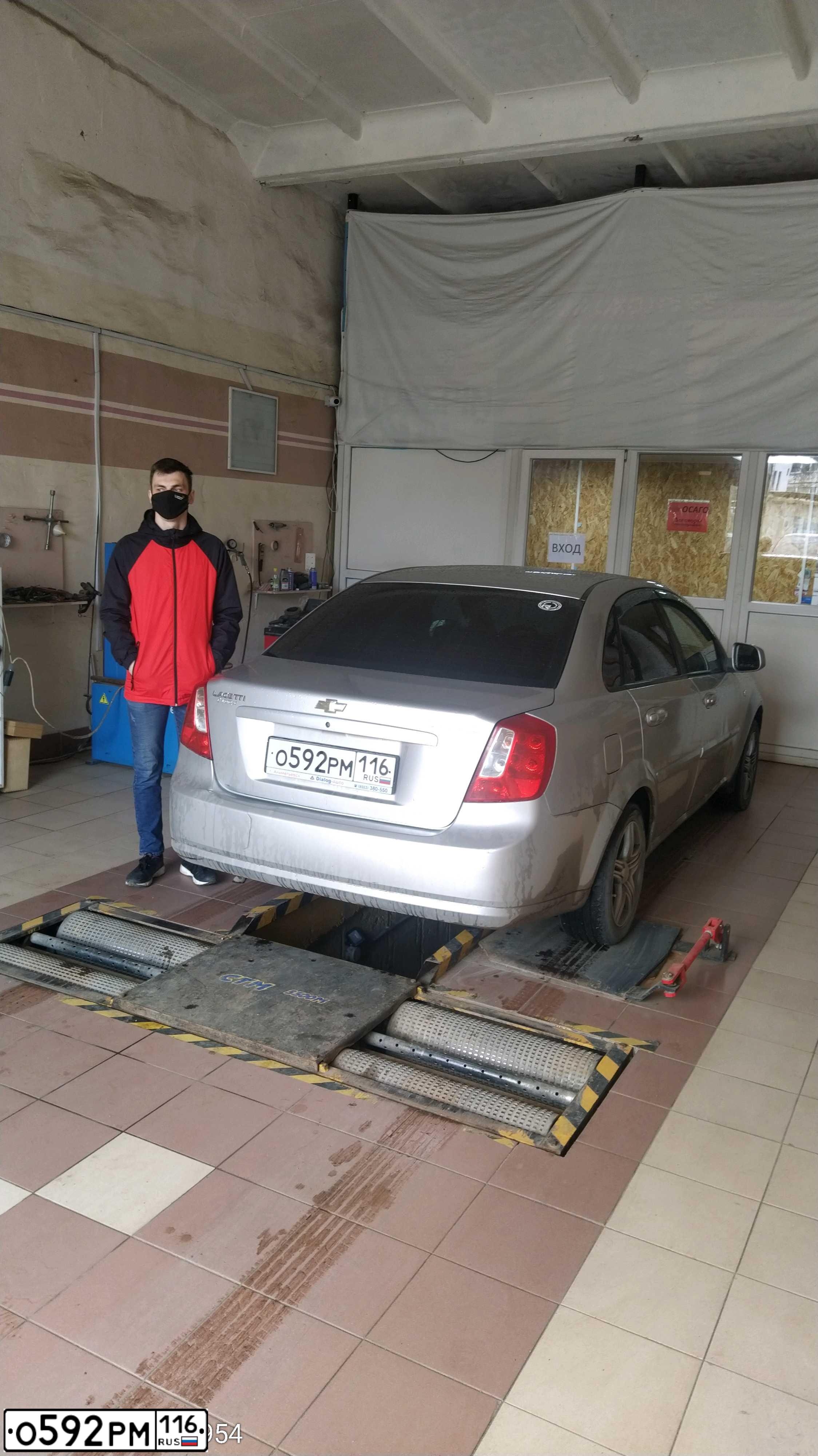 Фото автомобиля CHEVROLET LACETTI, 2011 — госномер О592РМ116. Цвет: СЕРЕБРИСТЫЙ