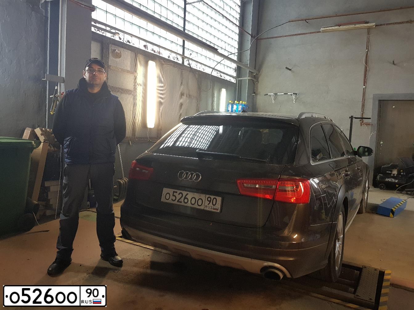 Фото автомобиля AUDI Q7, 2007 — госномер О526ОО90. Цвет: СЕРЫЙ ТЕМНЫЙ