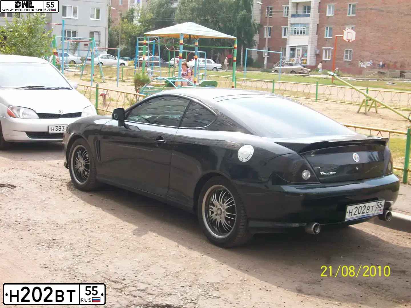 Фото автомобиля HYUNDAI /S-/COUPE / TUSCANI, 2002 — госномер Н202ВТ55. Цвет: ЧЕРНЫЙ
