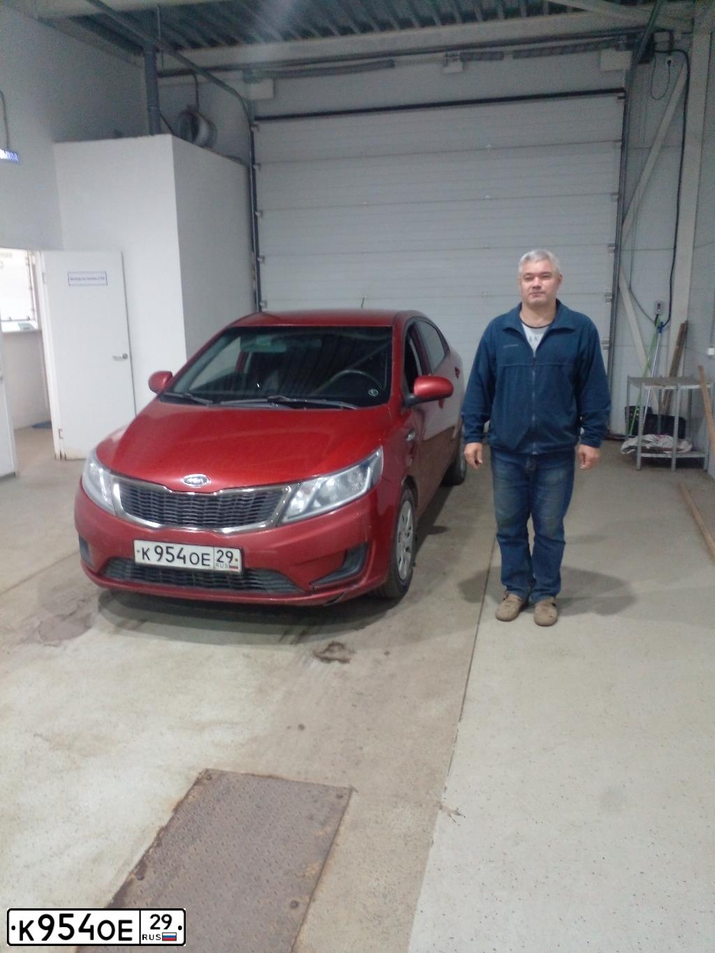 Фото автомобиля KIA RIO, 2012 — госномер О062ТА29. Цвет: Красный