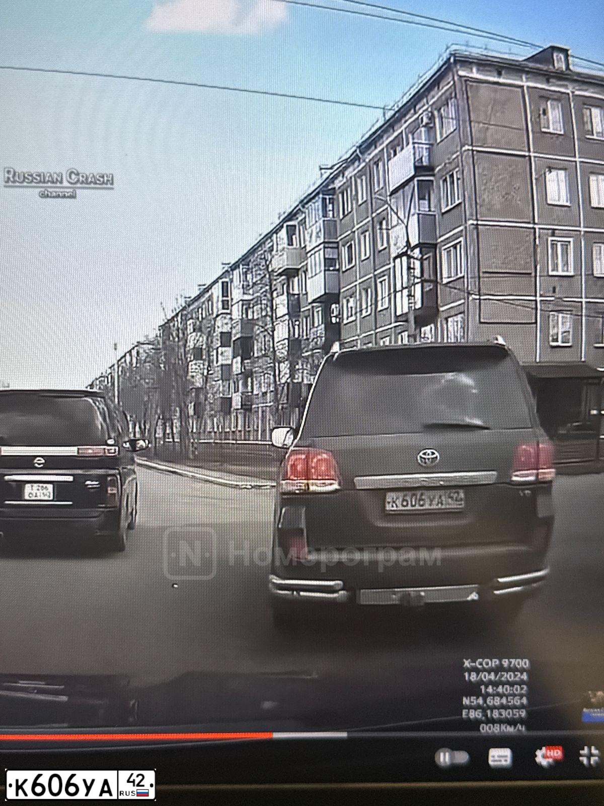 Фото автомобиля TOYOTA LANDCRUISER 200, 2011 — госномер К606УА42. Цвет: ЧЕРНЫЙ