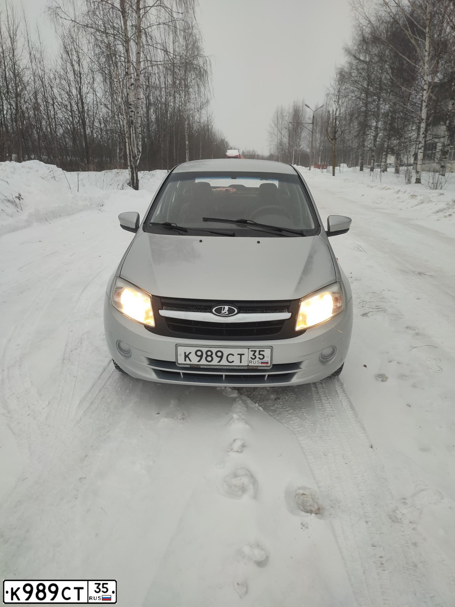 Фото автомобиля LADA GRANTA, 2012 — госномер О652УХ29. Цвет: СЕРЕБРИСТЫЙ