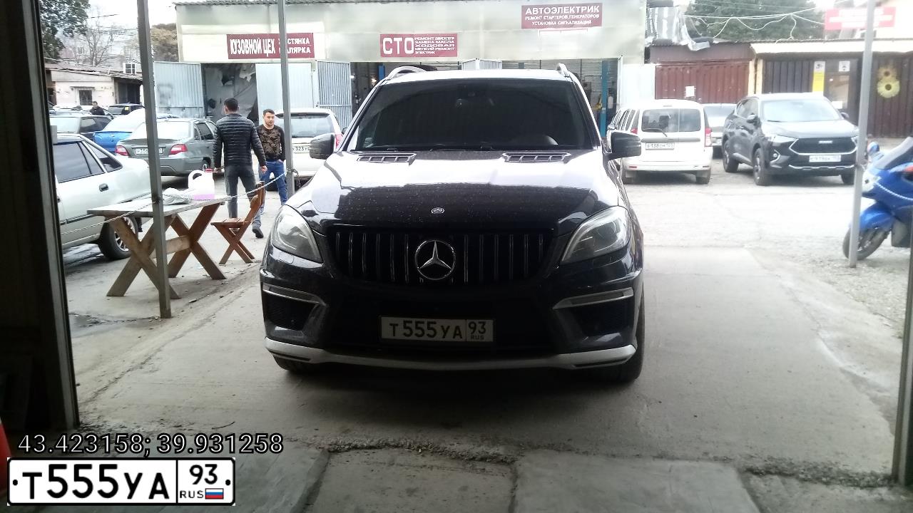 Фото автомобиля MERCEDES CLS-KLASSE, 2008 — госномер Т555УА93. Цвет: ВИШНЕВЫЙ