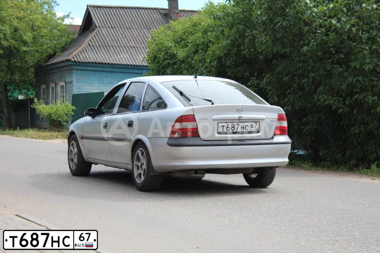 Фото автомобиля OPEL VECTRA, 1998 — госномер А525ОО67. Цвет: Белый