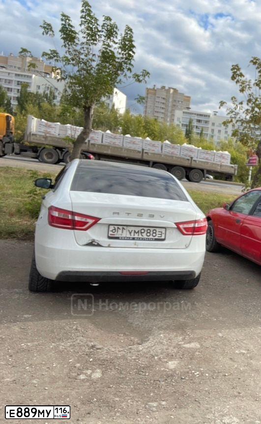 Фото автомобиля LADA VESTA, 2017 — госномер Е889МУ116. Цвет: Белый