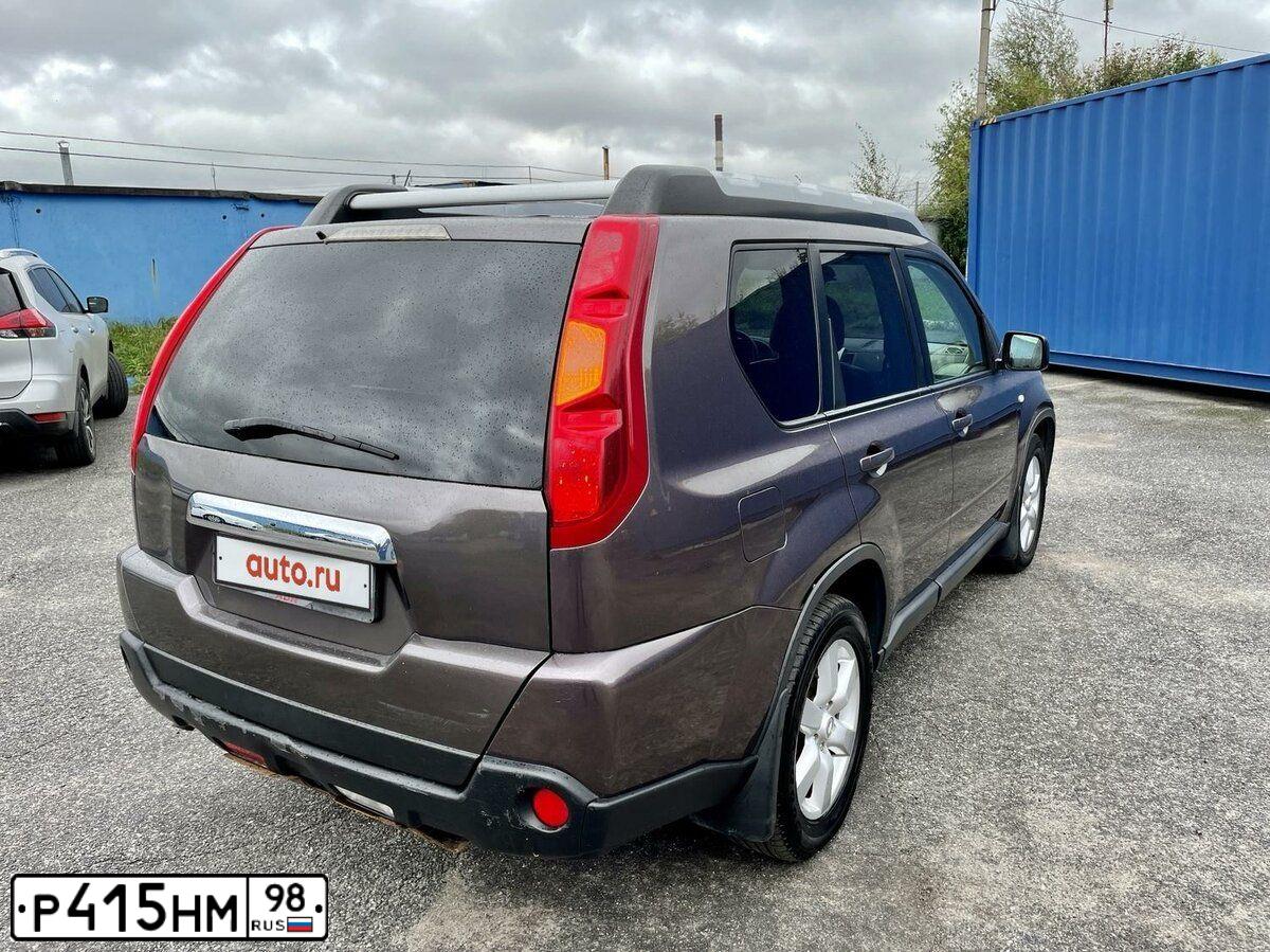 Фото автомобиля NISSAN X-TRAIL, 2008 — госномер Р415НМ98. Цвет: СЕРО-СИРЕНЕВЫЙ