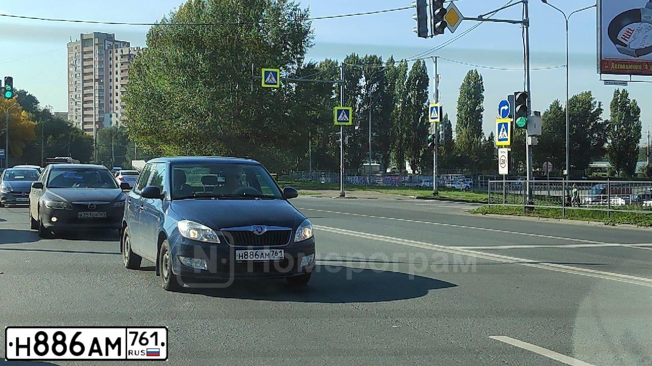 Фото автомобиля SKODA FABIA, 2013. Цвет: СИНИЙ