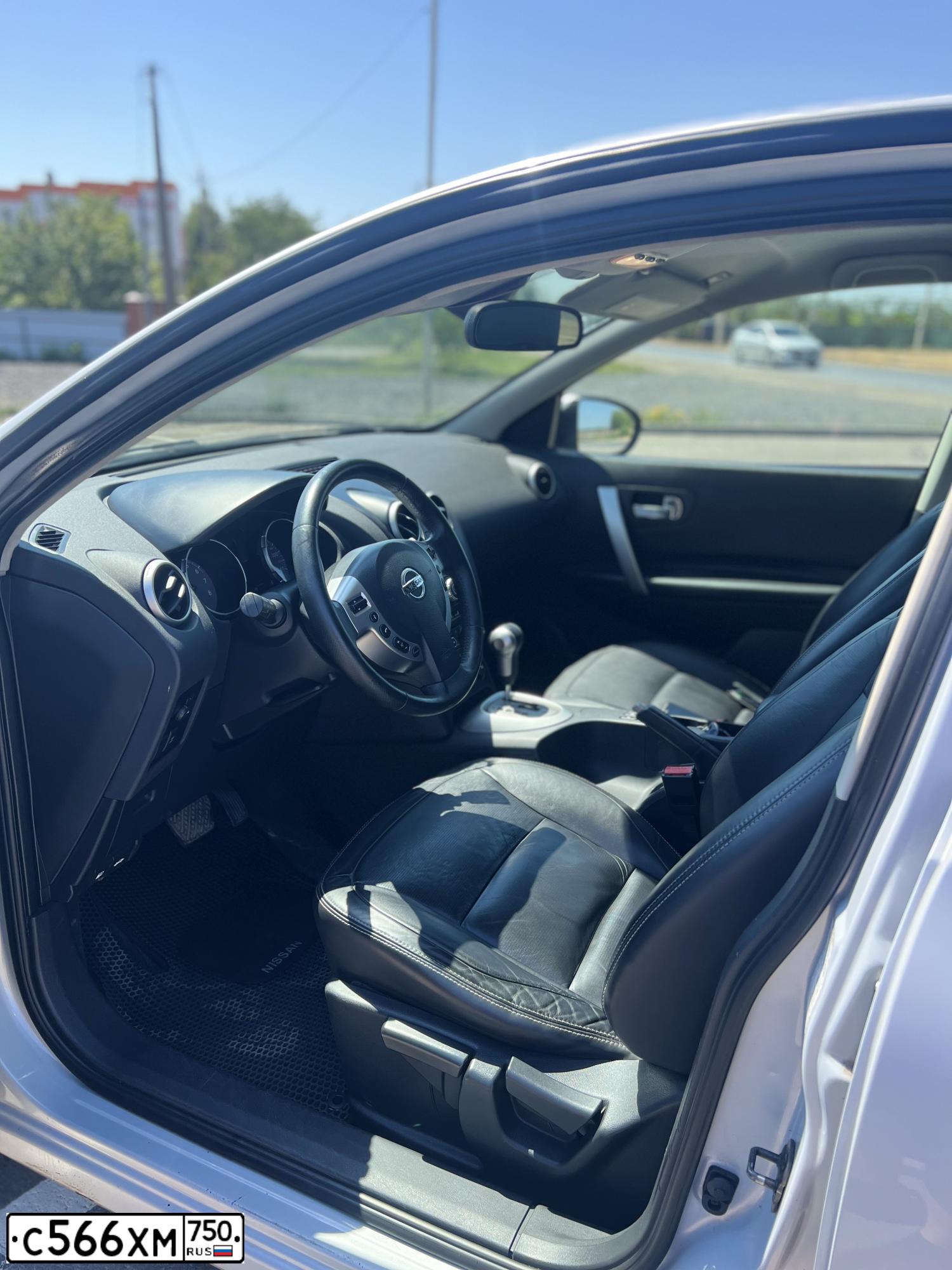 Фото автомобиля NISSAN QASHQAI 2.0 LE, 2008 — госномер М377АР185. Цвет: СЕРЫЙ
