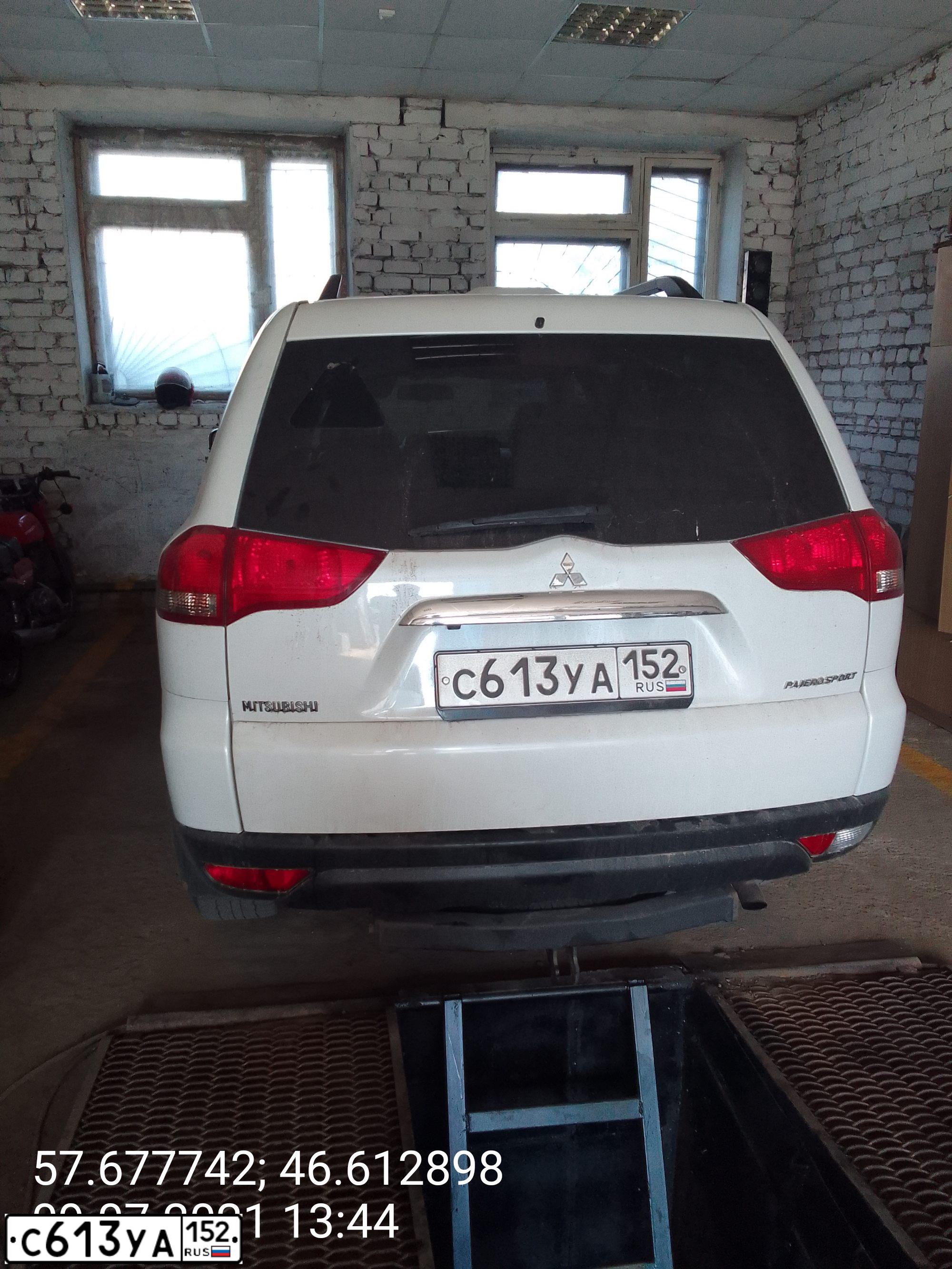 Фото автомобиля MITSUBISHI PAJERO SPORT, 2014 — госномер М006УЕ152. Цвет: Белый