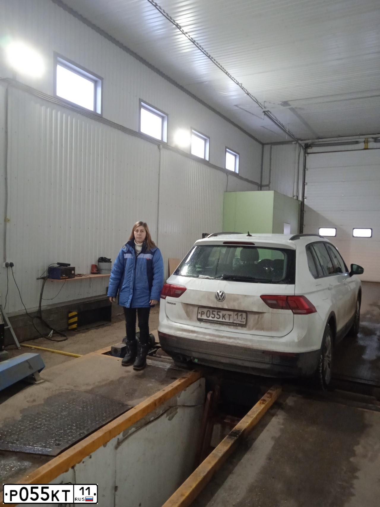 Фото автомобиля VOLKSWAGEN TIGUAN, 2018 — госномер Р055КТ11. Цвет: БЕЛЫЙ