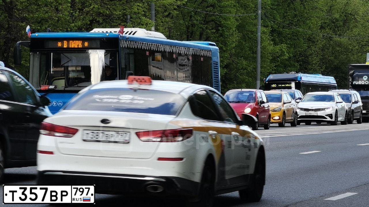 Фото автомобиля CITROEN DS4, 2014 — госномер Т357ВР797. Цвет: ФИОЛЕТОВЫЙ