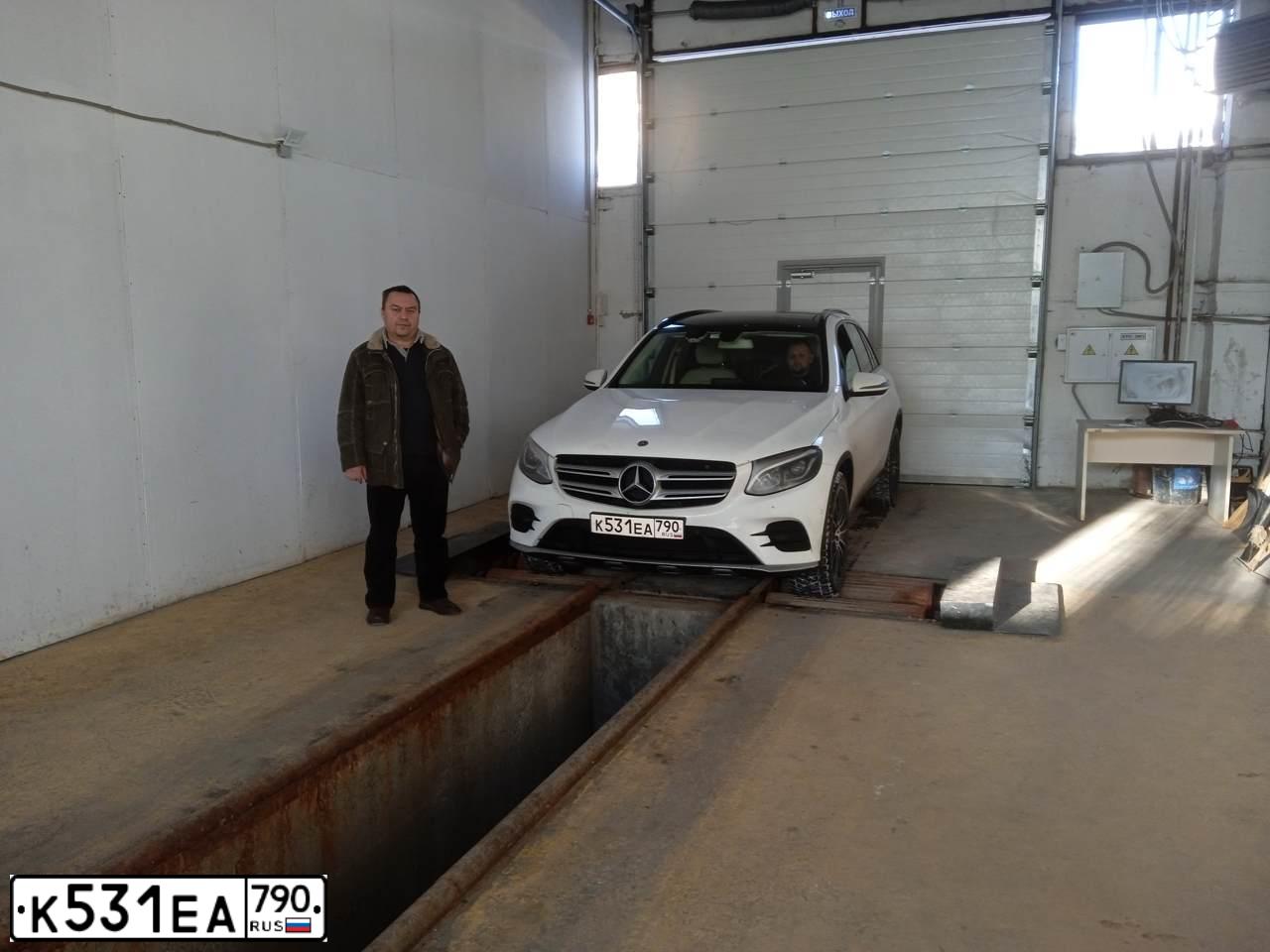 Фото автомобиля MERCEDES-BENZ GLC300, 2018 — госномер Т472МО977. Цвет: Белый