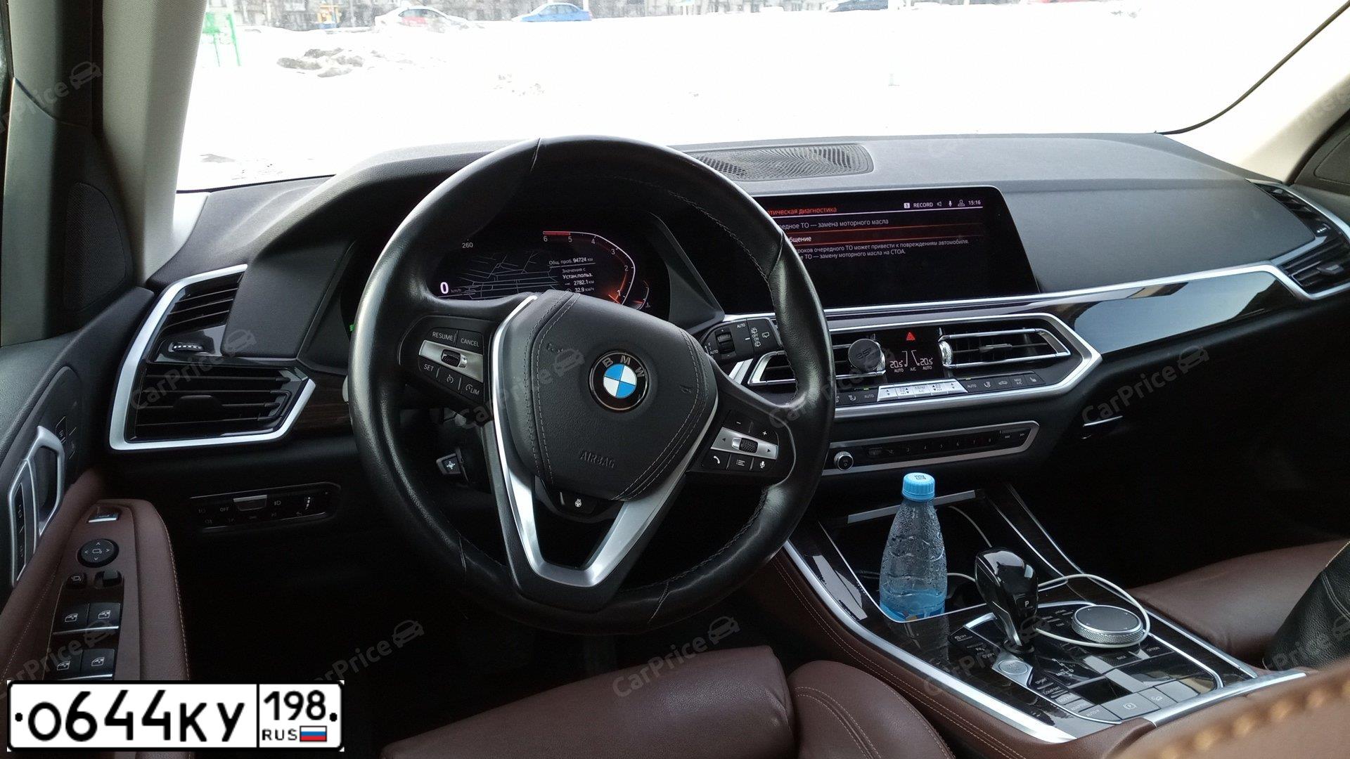 Фото автомобиля BMW X5, 2019 — госномер Т152МК198. Цвет: Белый