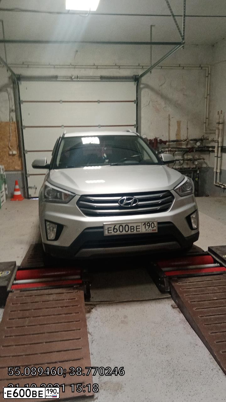Фото автомобиля KIA RIO, 2013 — госномер Е600ВЕ190. Цвет: ЧЕРНЫЙ