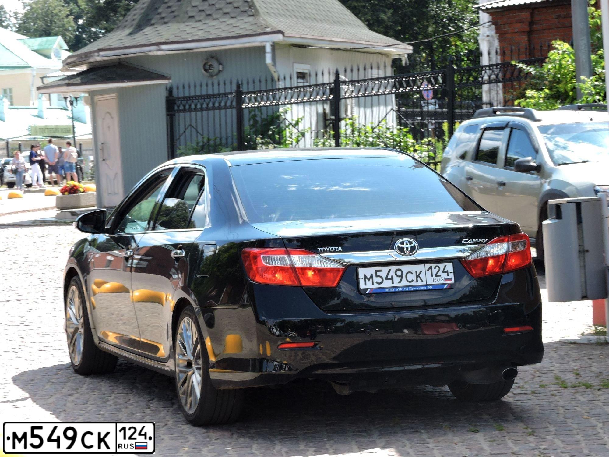 Фото автомобиля TOYOTA CAMRY, 2013 — госномер М700СА26. Цвет: ЧЕРНЫЙ МЕТАЛЛИК