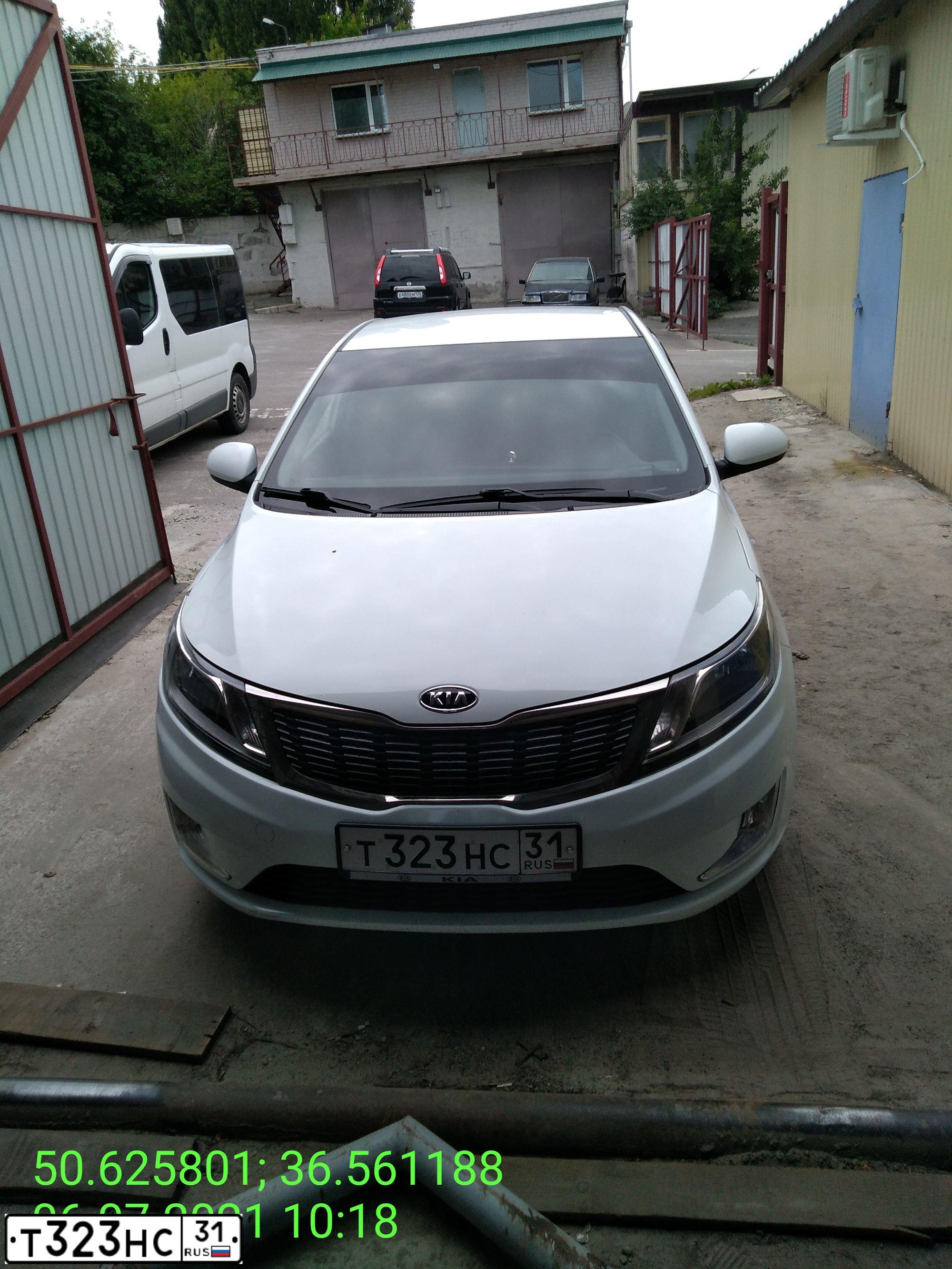 Фото автомобиля KIA RIO, 2012 — госномер А055ХС197. Цвет: Белый