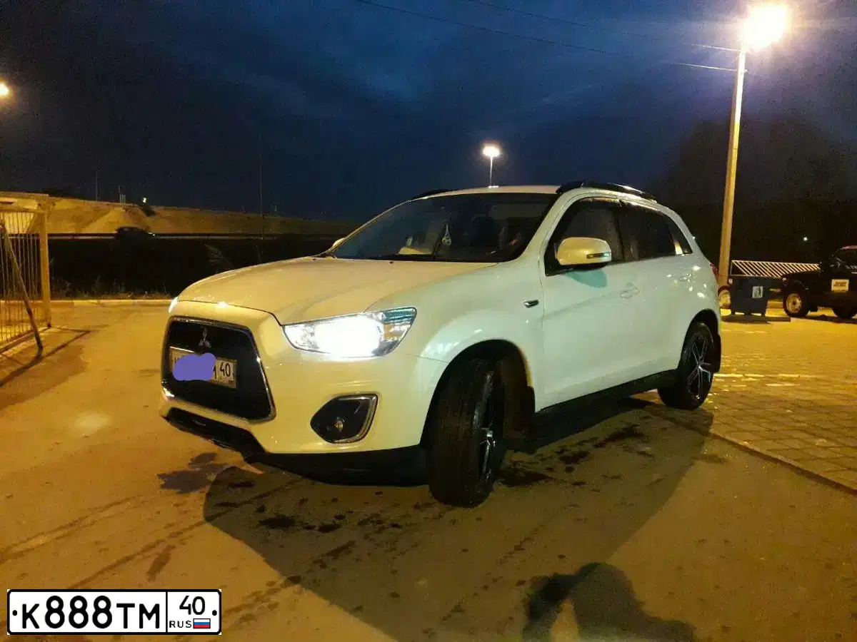 Фото автомобиля MITSUBISHI ASX, 2013 — госномер К888ТМ40. Цвет: БЕЛЫЙ
