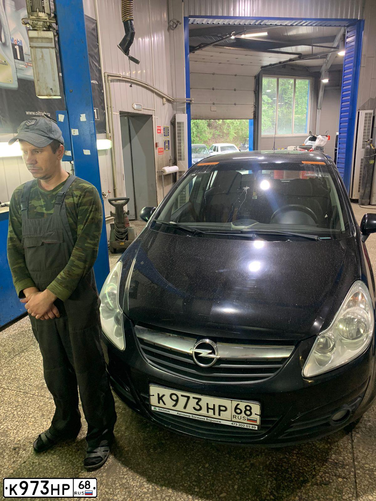 Фото автомобиля OPEL CORSA, 2008 — госномер У224МУ136. Цвет: ЧЕРНЫЙ